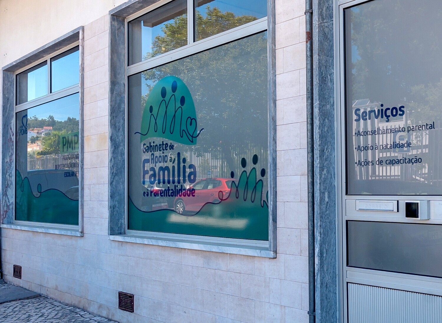 Gabinete de Apoio à Família e Parentalidade dá continuidade ao trabalho junto das famílias com no...