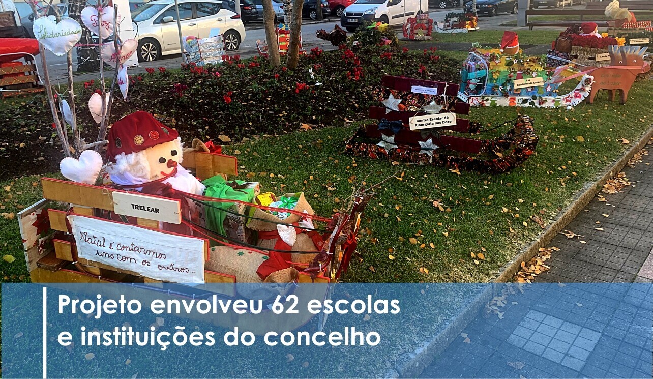 Comunidade embeleza a cidade com exposição de trenós de Natal