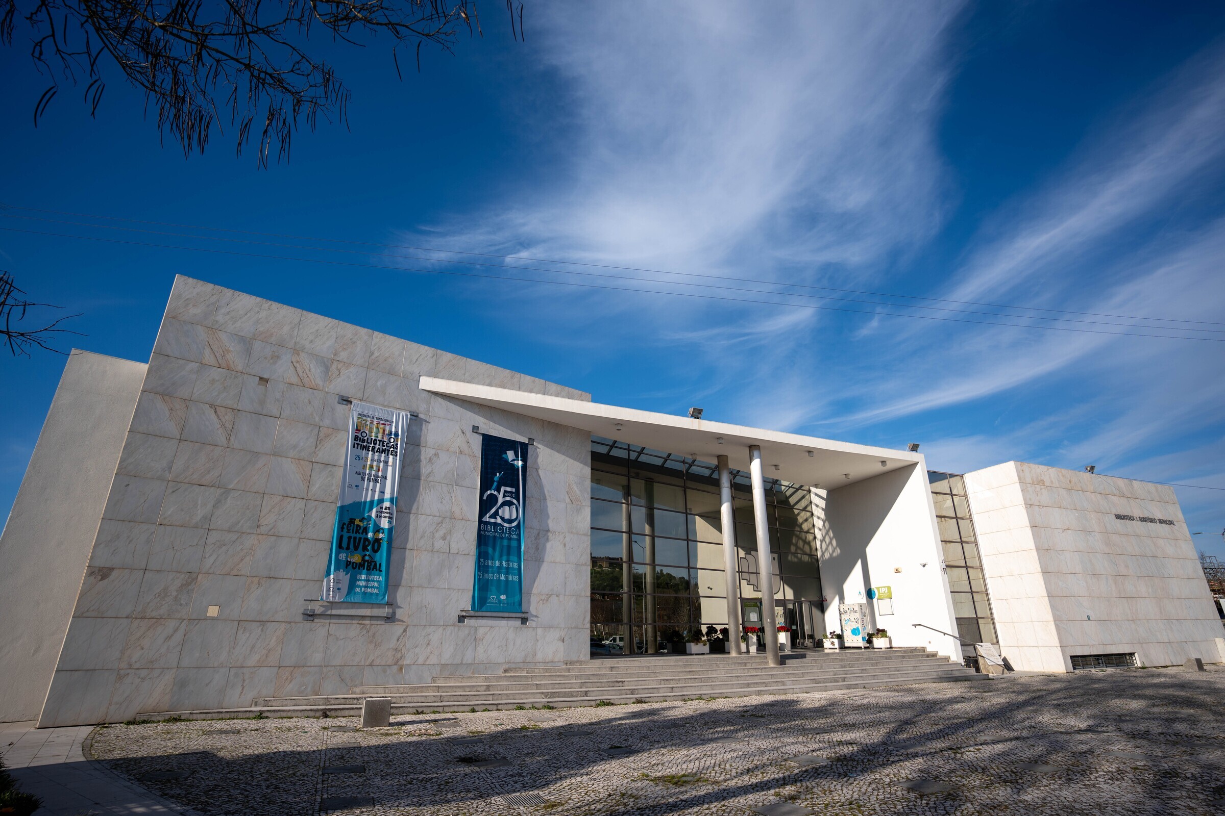 imagem da fachada da Biblioteca