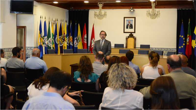 assinatura do contratos de cedencia de escolas desativadas para sede de associacoes