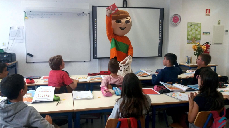 Ã mascote Gaspar de visita aos estabelecimentos de ensino de Pombal